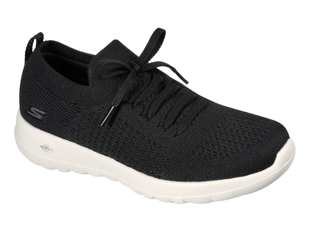 Tenis deportivos Skechers para mujer en color negro con suela blanca y agujetas.