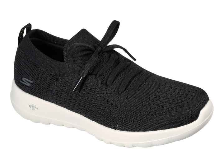 Tenis deportivos Skechers para mujer en color negro con suela blanca y agujetas.