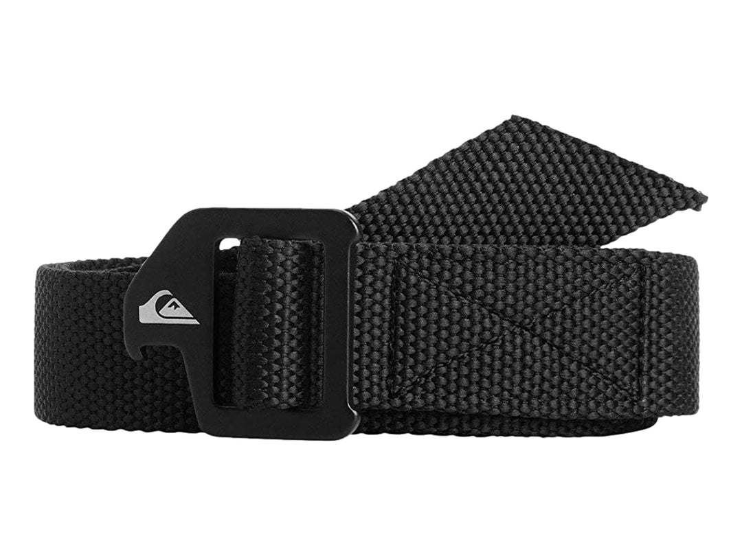 Cinturón negro de tela con hebilla de plástico de la marca Quiksilver.