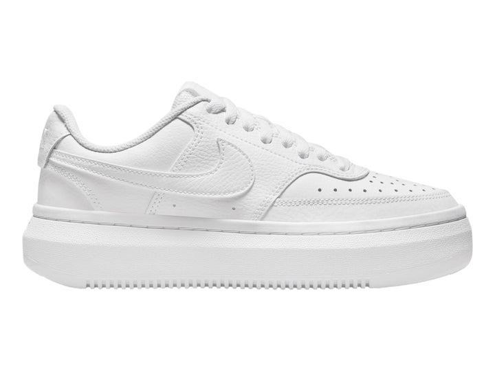 Tenis Nike Court Vision Alta de cuero color blanco total con suela de plataforma.