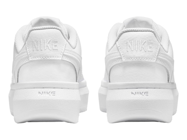 Tenis Nike Court Vision Alta de cuero color blanco total con suela de plataforma.