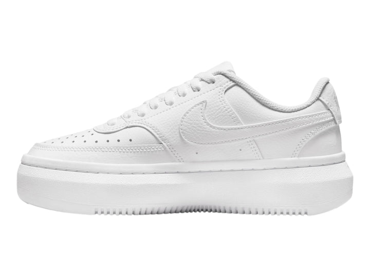 Tenis Nike Court Vision Alta de cuero color blanco total con suela de plataforma.
