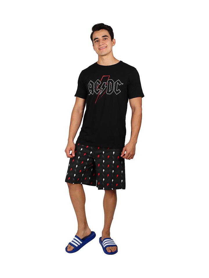 Pantalón corto de pijama color negro con estampado de rayos rojos para hombre.