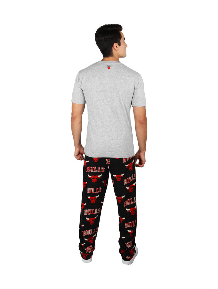 Set de pijama FEXPRO compuesto por camiseta negra y short verde con motivos de los Boston Celtics.