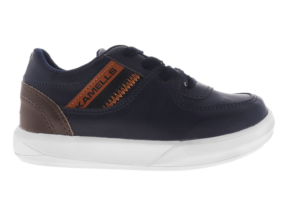 Zapato casual para niño en color azul marino con suela blanca y detalles en café.