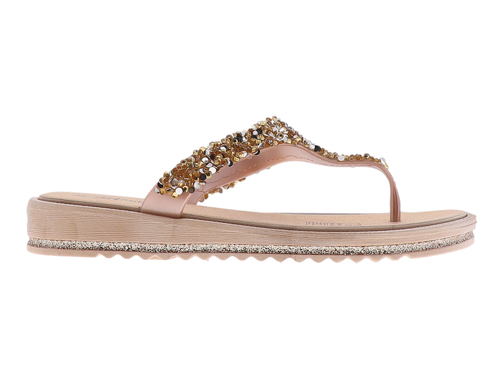Sandalia de dedo color rosa con plataforma y tira decorada con brillantes dorados.