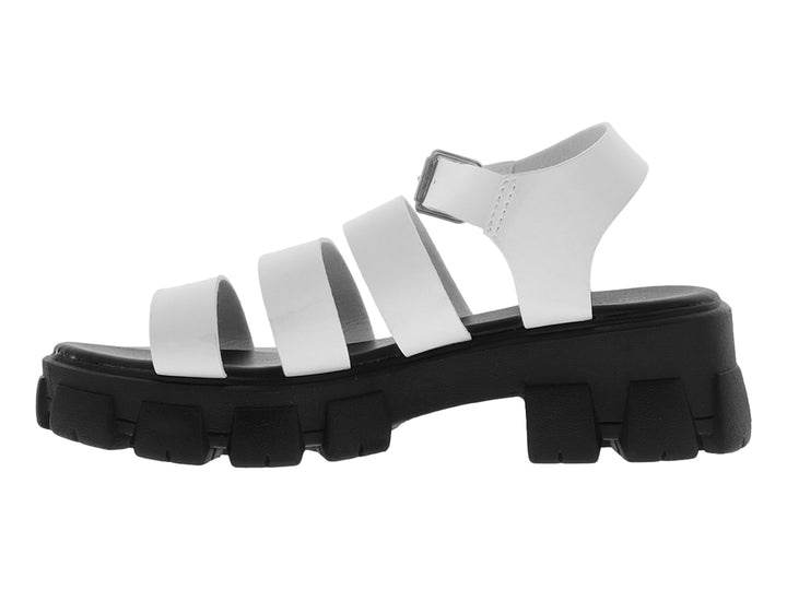 Sandalia blanca de plataforma con suela negra dentada y correas cruzadas con hebilla.
