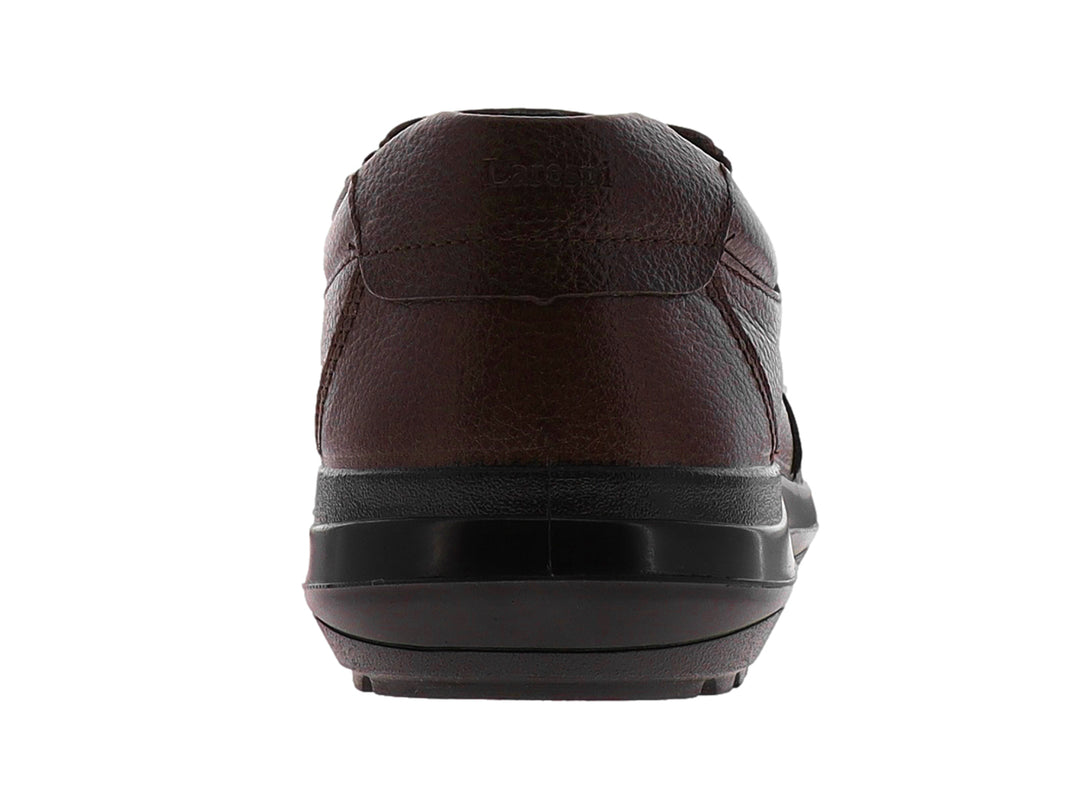 Zapato casual para hombre marca LARESPI en color brandy con suela negra y diseño sin agujetas.