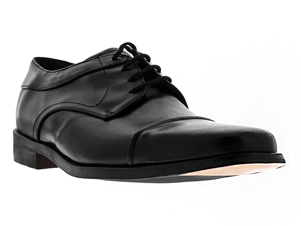 Zapato formal Bond Meztizo de cuero negro con agujetas y suela plana.