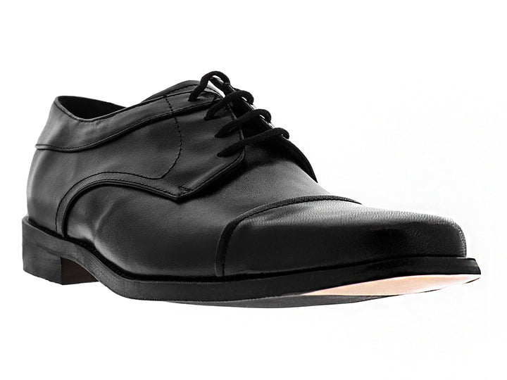 Zapato formal Bond Meztizo de cuero negro con agujetas y suela plana.