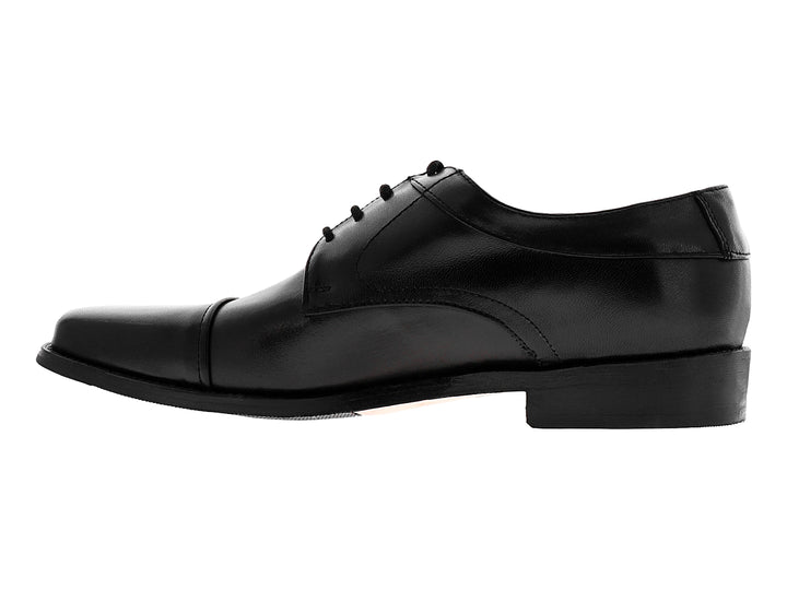 Zapato formal Bond Meztizo de cuero negro con agujetas y suela plana.