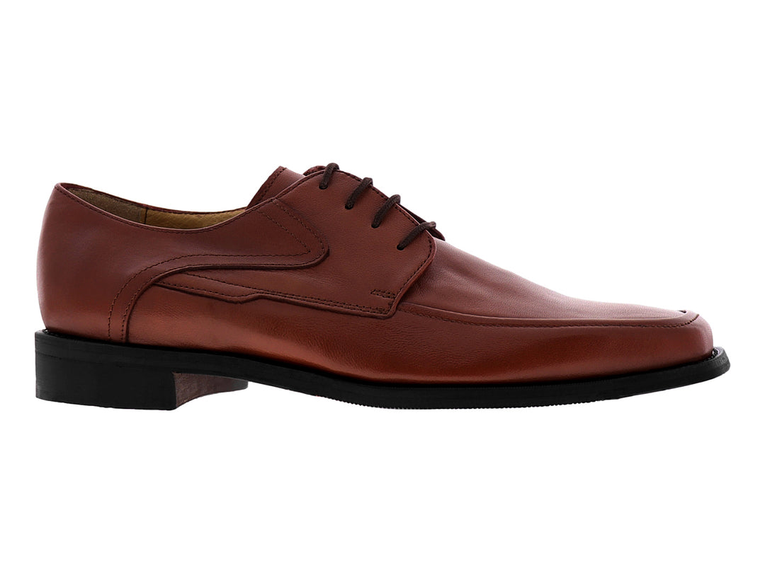 Zapato formal para Hombre de cuero color café con agujetas y suela negra.