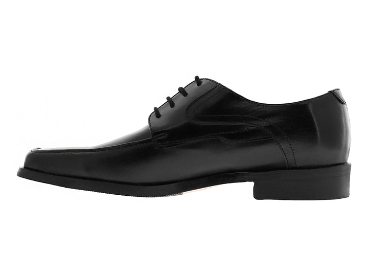 Zapato formal de cuero color negro para hombre con agujetas y acabado brillante.