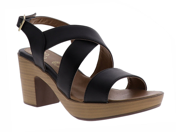 Sandalia de plataforma color negro con tacón grueso efecto madera y correas cruzadas.