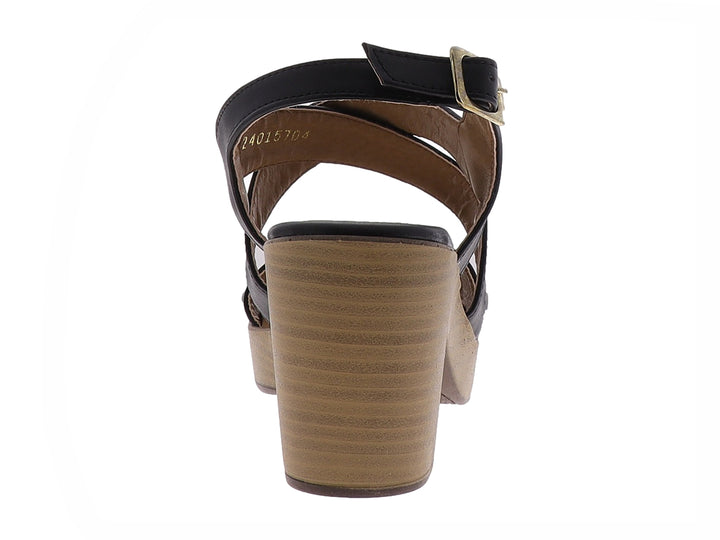 Sandalia de plataforma color negro con tacón grueso efecto madera y correas cruzadas.