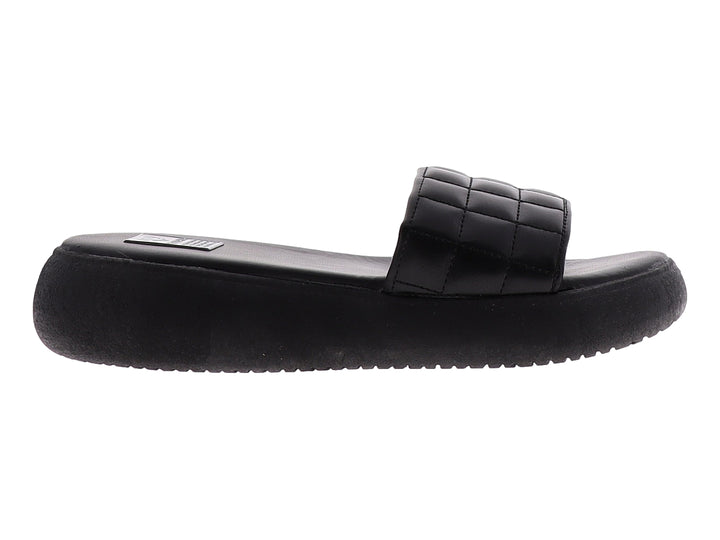 Sandalia casual slide para mujer en color negro con correa acolchada y suela gruesa.