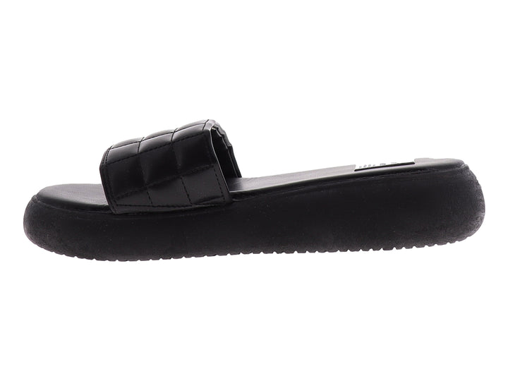 Sandalia casual slide para mujer en color negro con correa acolchada y suela gruesa.