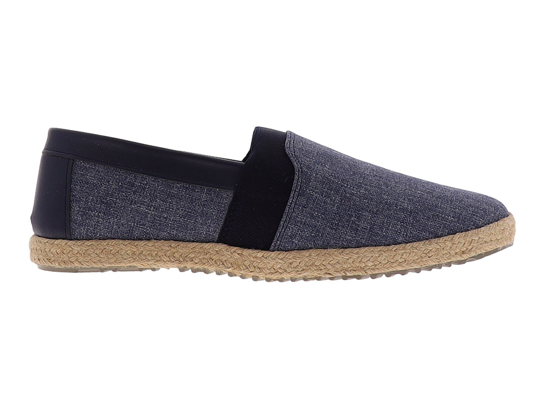 Zapato plano estilo alpargata en color azul mezclilla con detalles en negro y suela de yute trenzado.