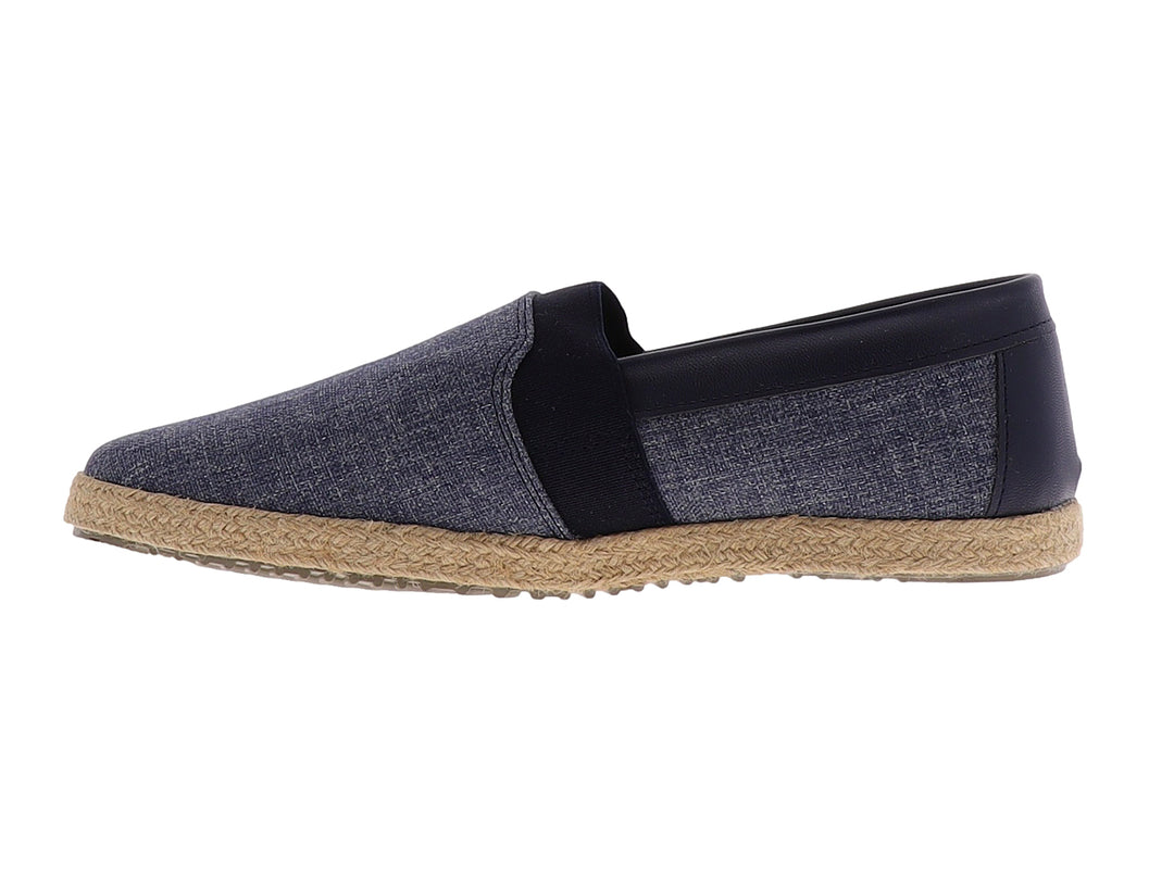 Zapato plano estilo alpargata en color azul mezclilla con detalles en negro y suela de yute trenzado.