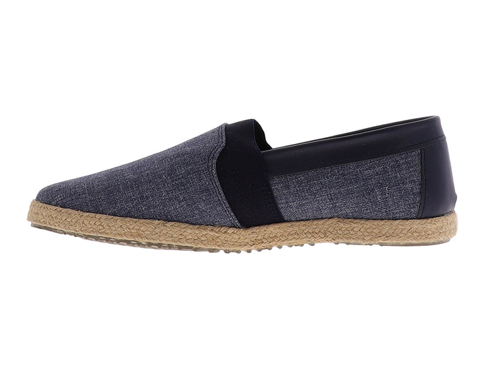 Zapato plano estilo alpargata en color azul mezclilla con detalles en negro y suela de yute trenzado.