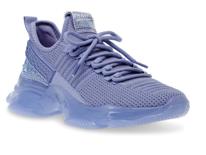 Tenis Steve Madden color morado periwinkle con detalles brillantes y suela gruesa para mujer.
