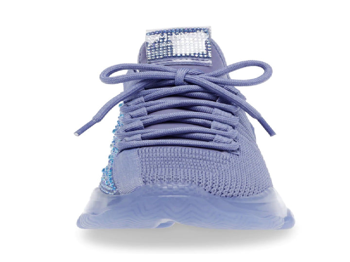 Tenis Steve Madden color morado periwinkle con detalles brillantes y suela gruesa para mujer.