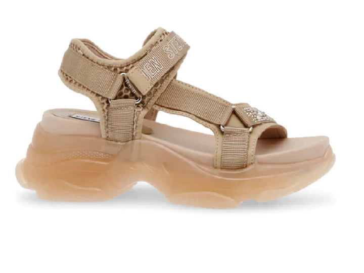Sandalia Steve Madden color beige con plataforma gruesa, correas ajustables y detalles de pedrería en la parte frontal.