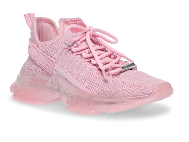 Tenis deportivos Steve Madden en color rosa con suela gruesa translúcida y tejido de malla.