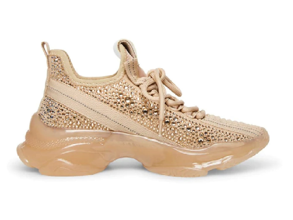 Tenis Steve Madden color beige con suela gruesa translúcida y parte superior de tela tejida.