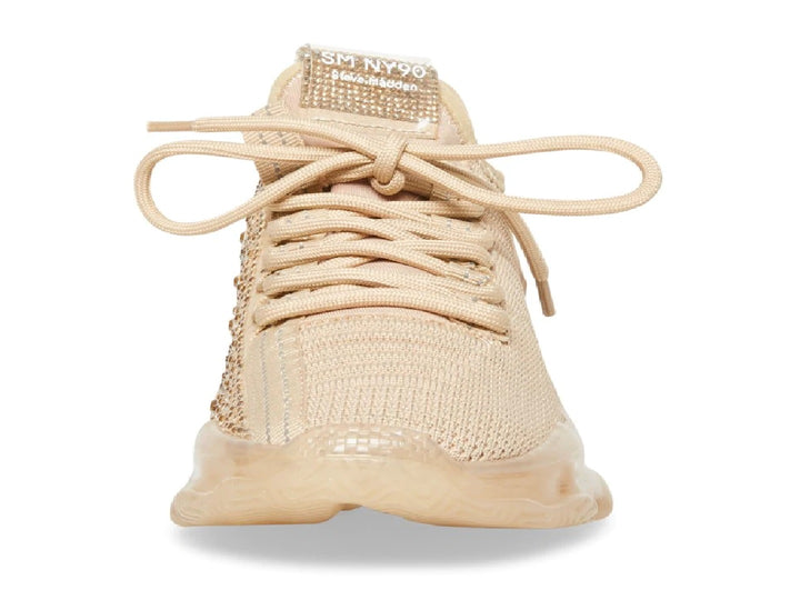Tenis Steve Madden color beige con suela gruesa translúcida y parte superior de tela tejida.