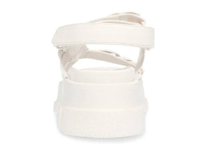 Sandalia blanca de plataforma con correas decoradas con detalles de cadena.