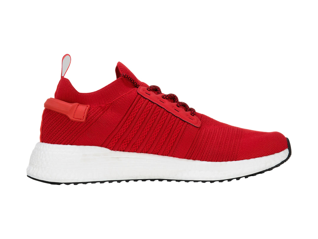 Tenis deportivos de baloncesto color rojo con suela blanca y tejido transpirable.