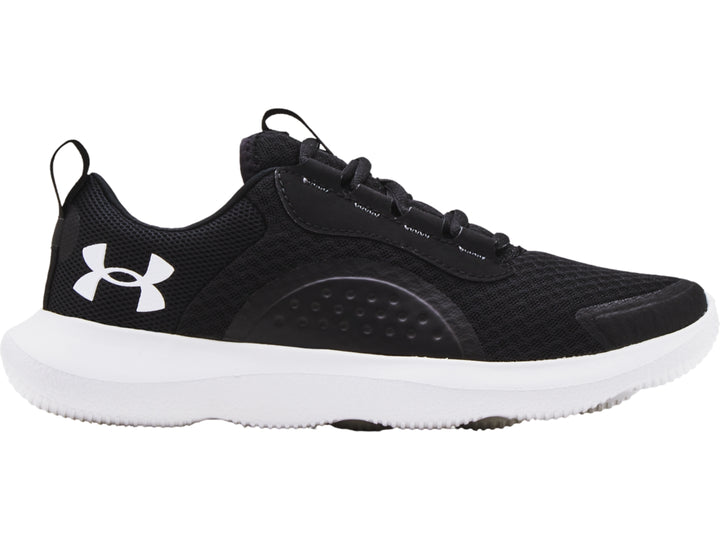 Tenis deportivos Under Armour en color negro con suela blanca y logotipo blanco en el talón.