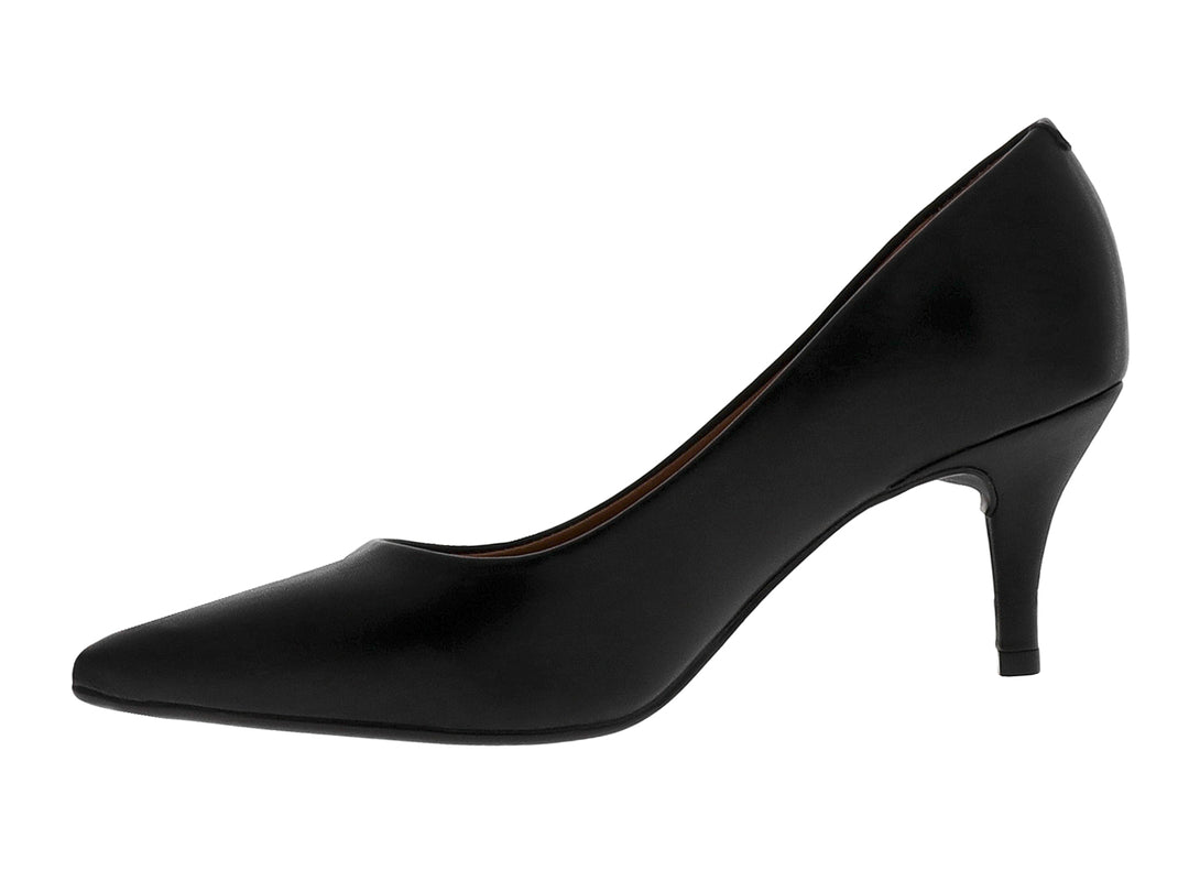 Zapato de tacón alto color negro con punta redondeada y acabado liso.