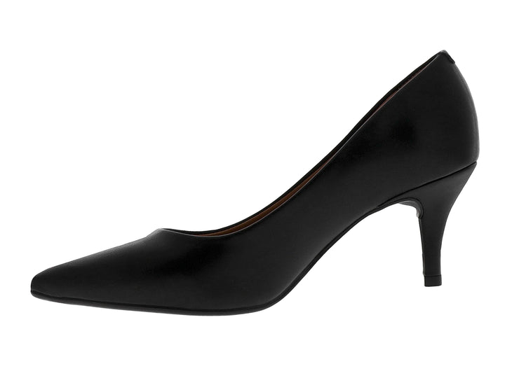 Zapato de tacón alto color negro con punta redondeada y acabado liso.