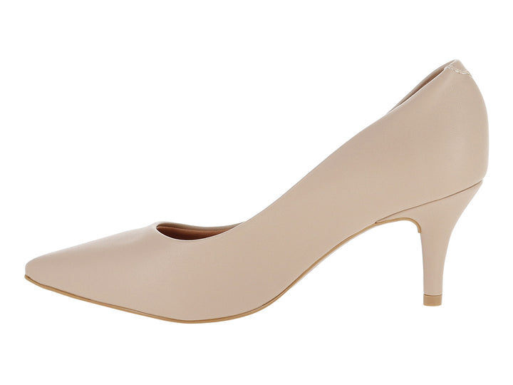 Zapatilla de tacón color beige para mujer, diseño cerrado y elegante con acabado mate.