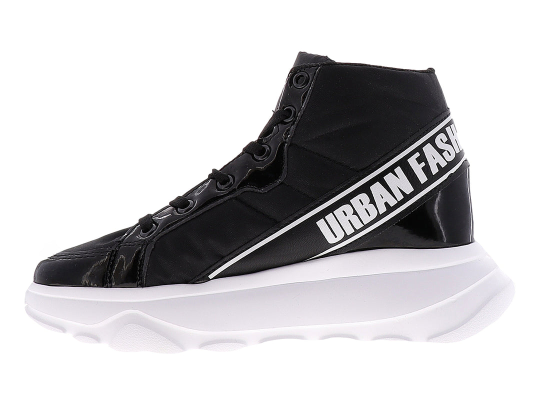 Tenis deportivos de caña alta marca THENTIC en color negro con suela ancha blanca y detalles brillantes.