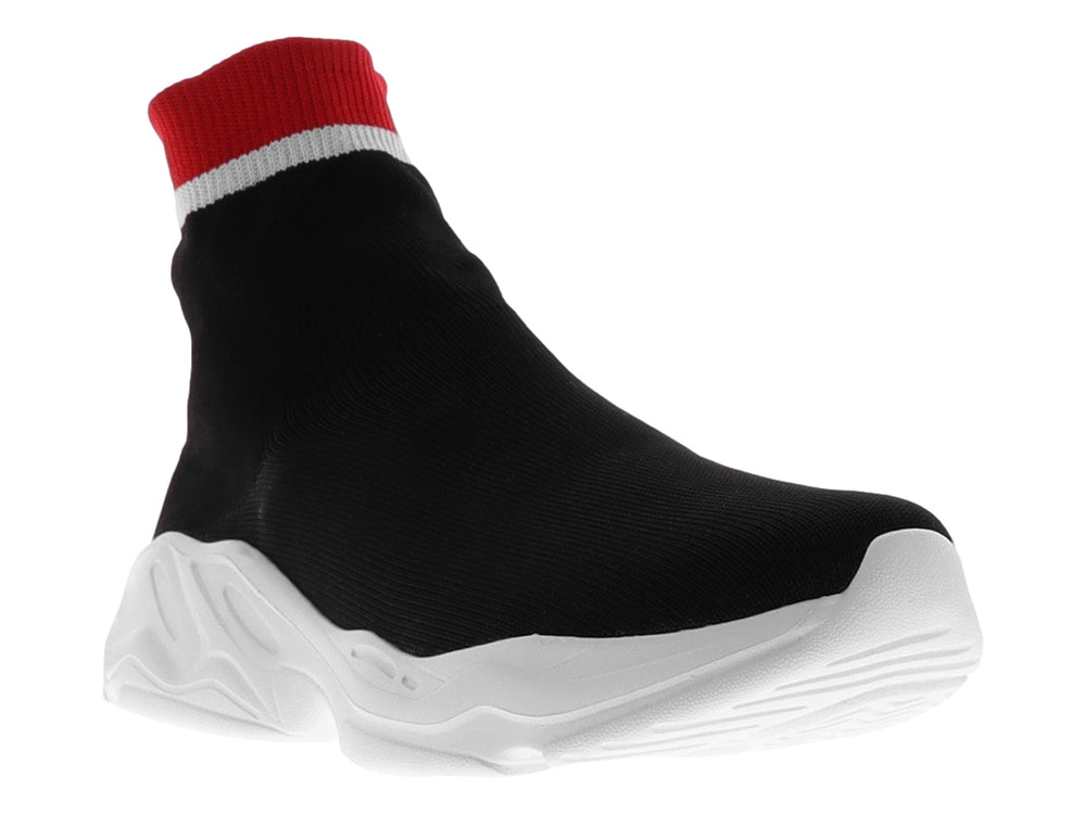 Tenis de baloncesto negros con suela blanca y detalle rojo y blanco en el tobillo.