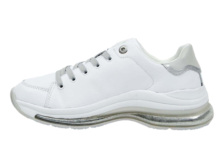 Tenis deportivos Tommy Hilfiger para mujer en color blanco con detalles y suela en color gris plateado.
