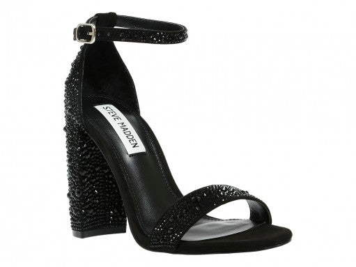 Sandalia negra de tacón grueso Steve Madden con detalles de pedrería brillante en el tacón y la correa frontal.