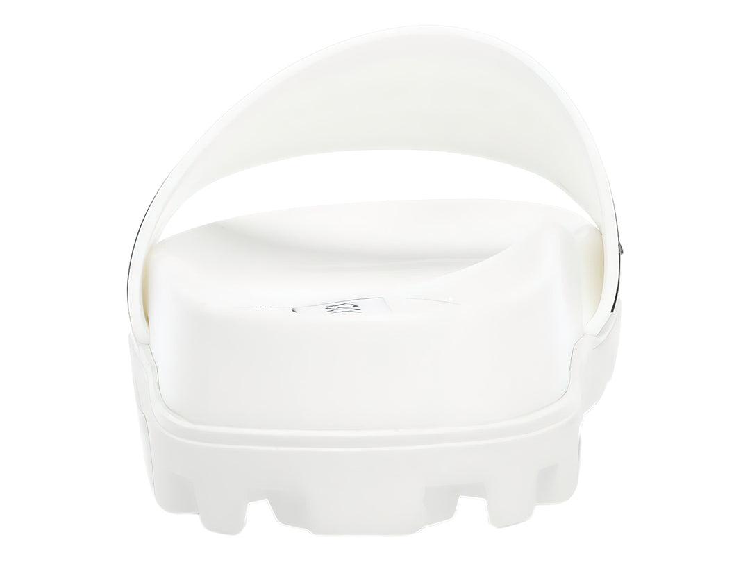 Sandalia blanca de Steve Madden con banda ancha y suela gruesa dentada.