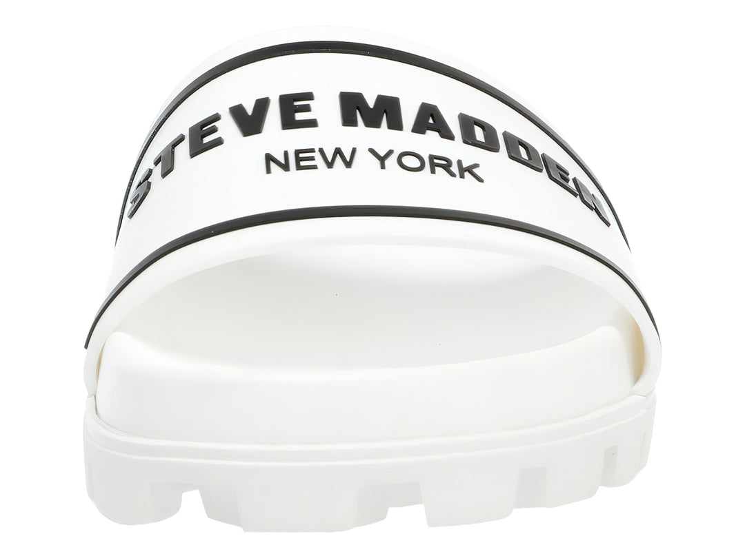 Sandalia blanca de Steve Madden con banda ancha y suela gruesa dentada.