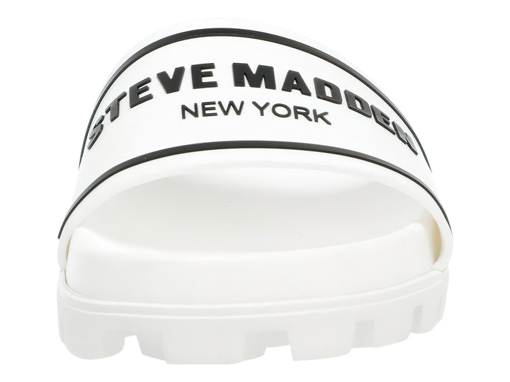 Sandalia blanca de Steve Madden con banda ancha y suela gruesa dentada.