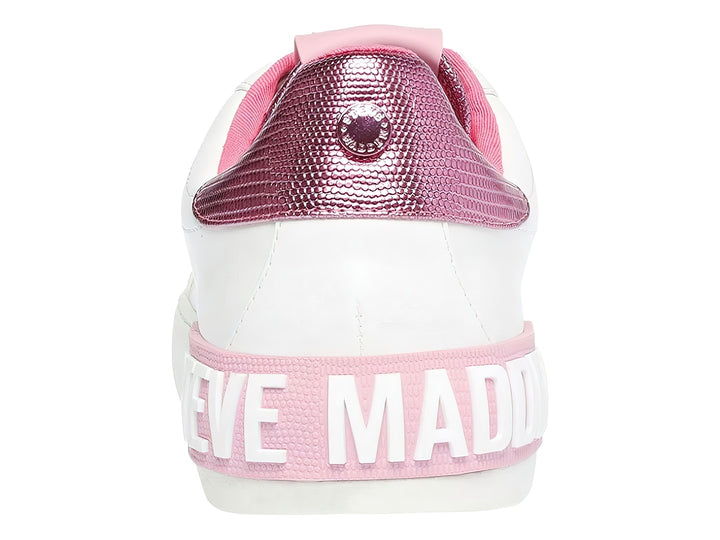 Tenis Steve Madden color blanco con detalles en fucsia en el talón y lengüeta, diseño casual de suela plana.