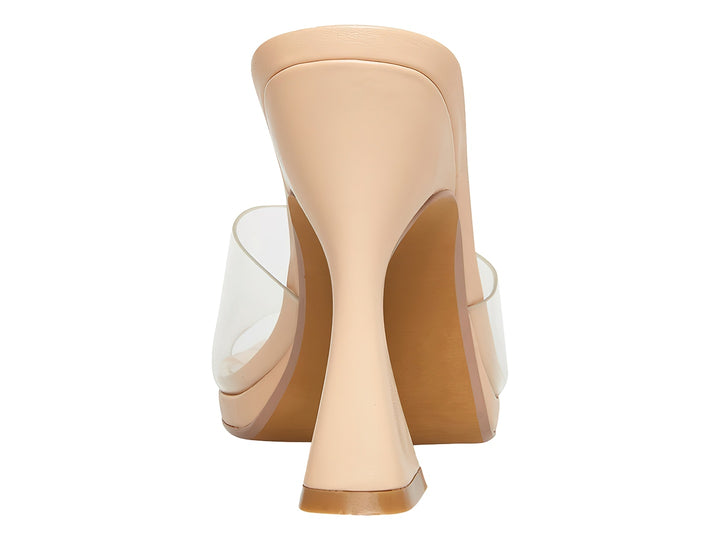 Sandalia Steve Madden de color beige con tacón grueso y correa frontal transparente.