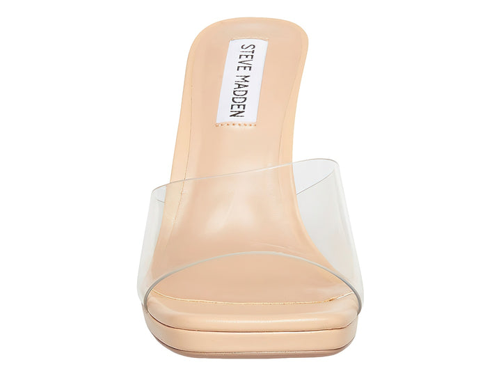 Sandalia Steve Madden de color beige con tacón grueso y correa frontal transparente.