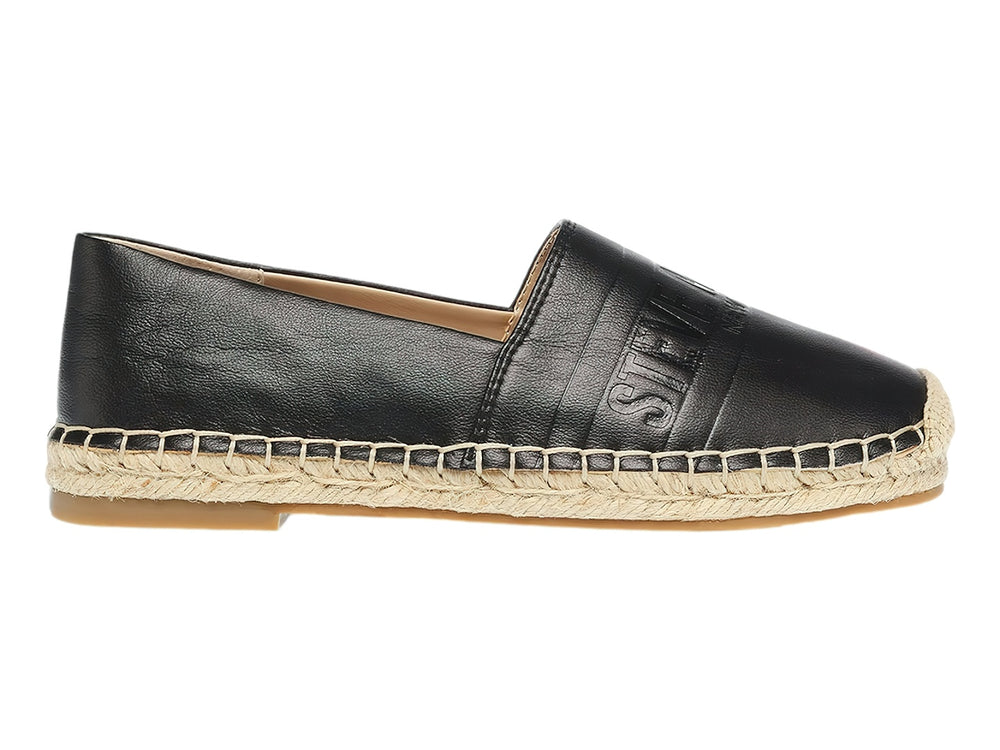 Zapato negro estilo espadrille con suela de yute trenzado.