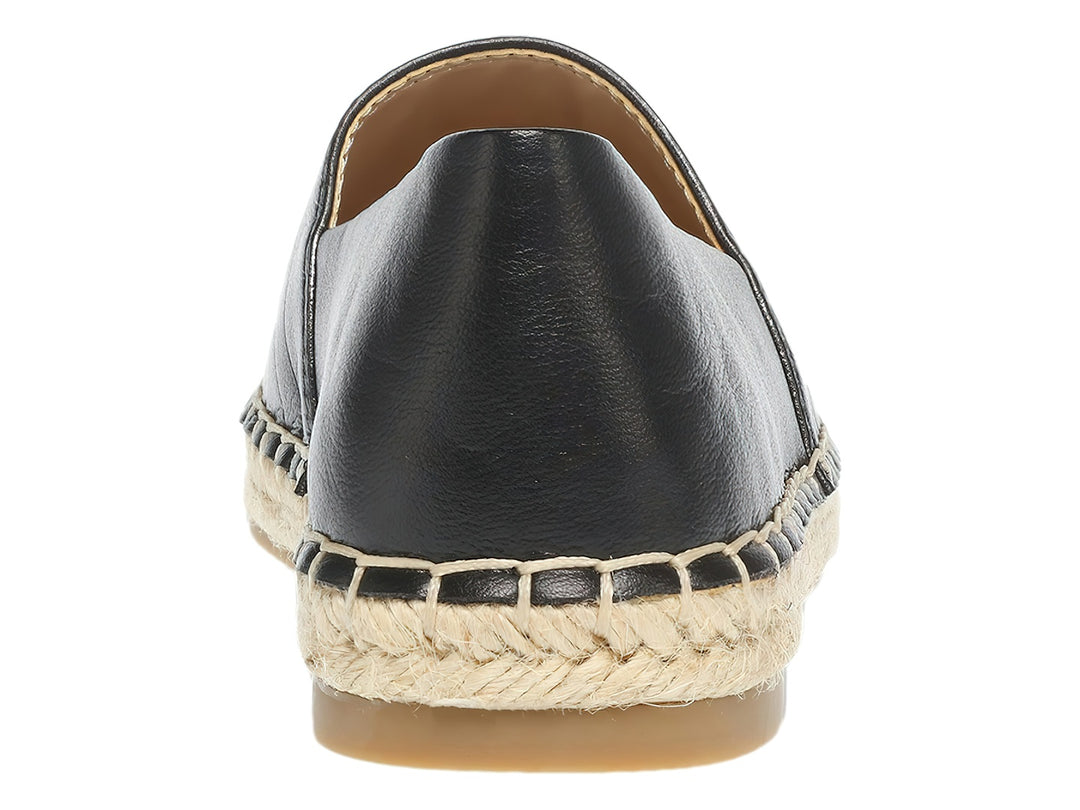 Zapato negro estilo espadrille con suela de yute trenzado.