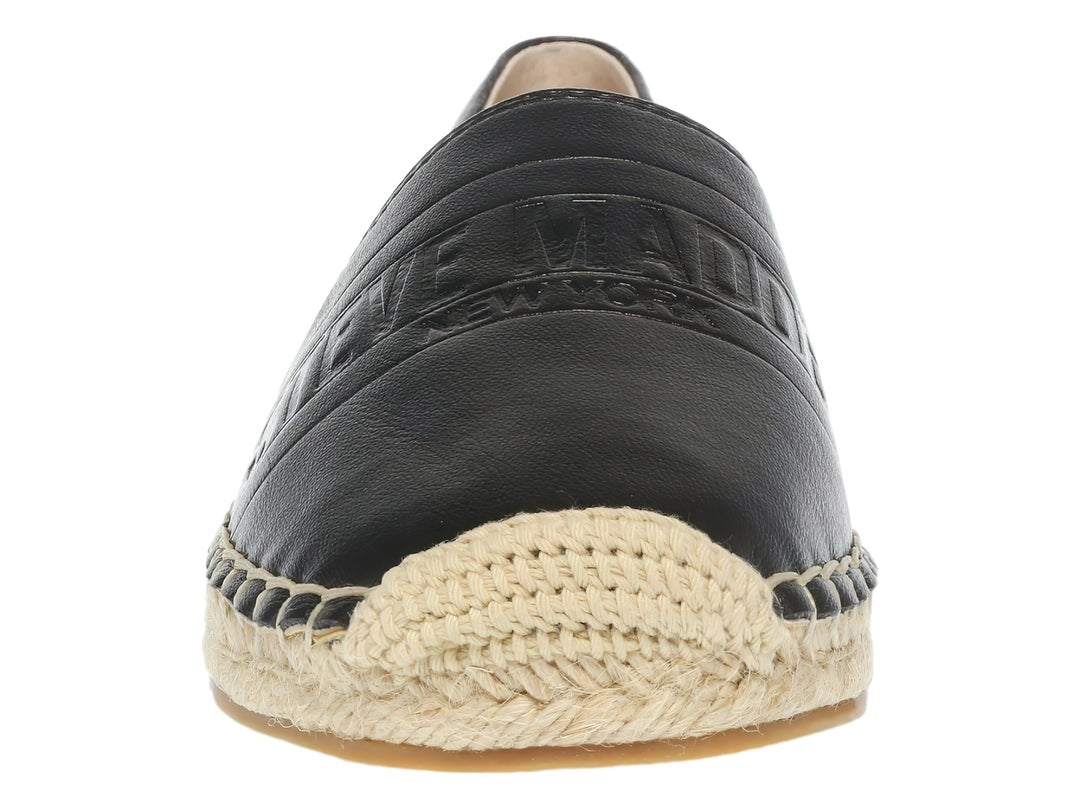 Zapato negro estilo espadrille con suela de yute trenzado.
