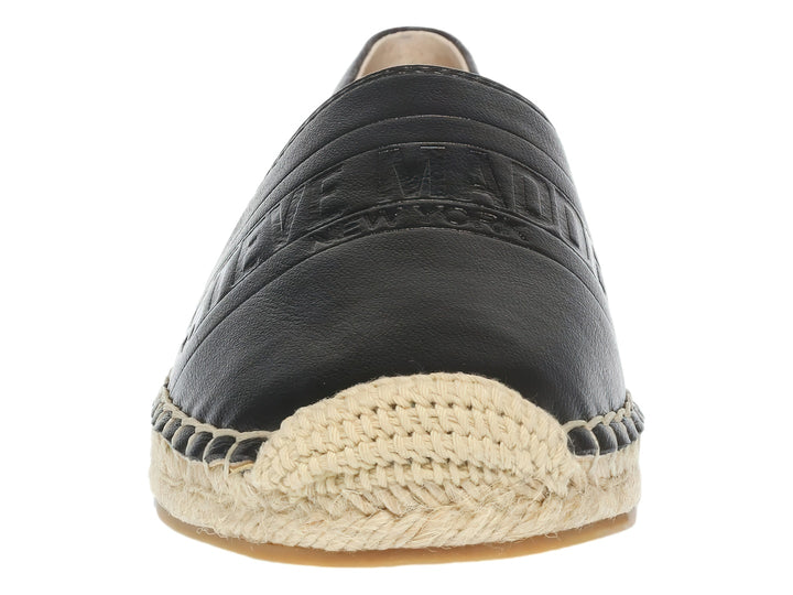 Zapato negro estilo espadrille con suela de yute trenzado.